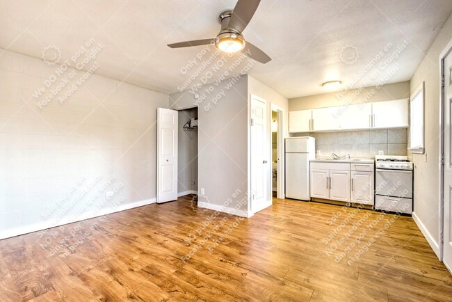 Foto del edificio - 903 Springdale Rd