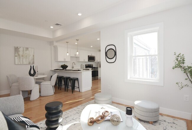 Building Photo - 23 Bennington St