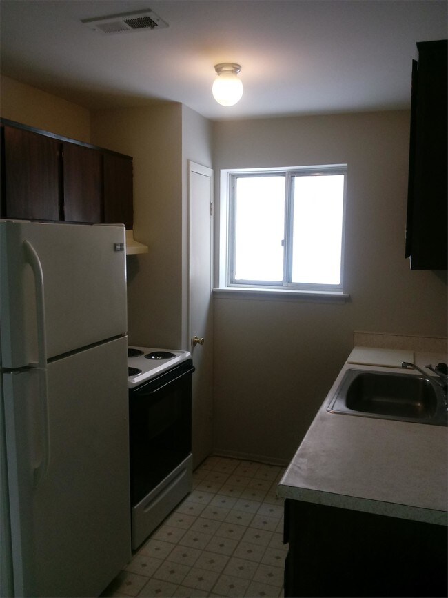 1778 Oak St Unit 102, Wyandotte, MI 48192 Apartment for Rent in