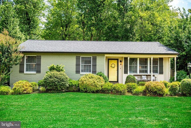 Foto del edificio - 1355 Sweetbriar Ln