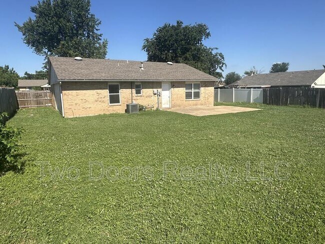 Building Photo - 632 Ramblin Oaks Dr.
