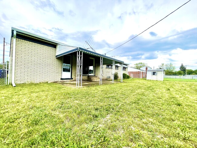 Building Photo - 4040 Middlebelt Rd