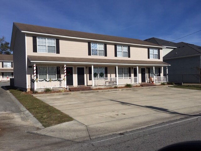 Primary Photo - 1432 Green St
