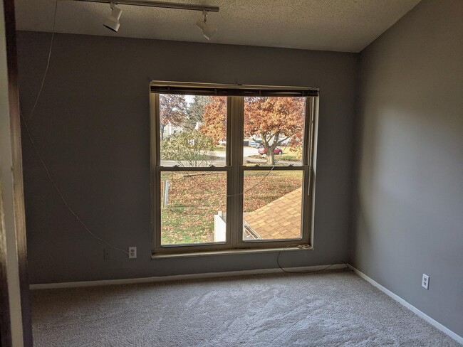 Building Photo - 2104 Melrose Dr