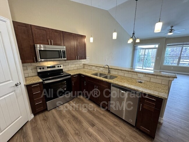 Building Photo - 730 Thimbleberry Point