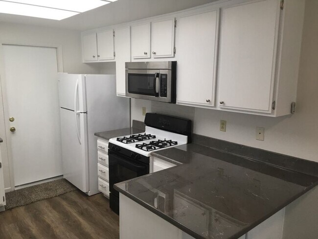 Foto del edificio - 44727 La Paz Rd