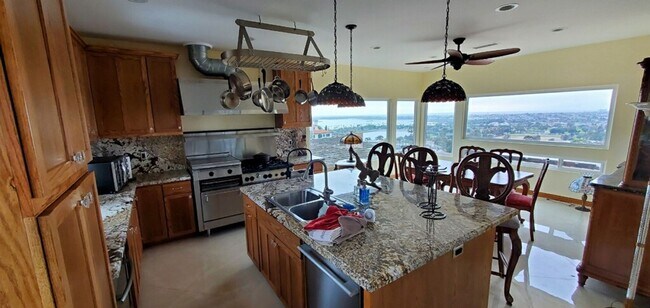 Building Photo - Fully Furnished Luxury Unit with Ocean and...