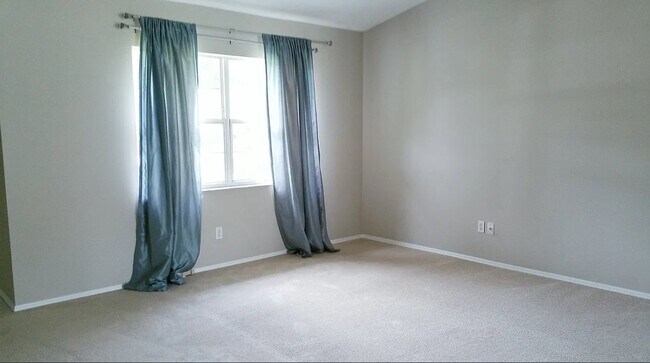 Building Photo - 415 48th St W
