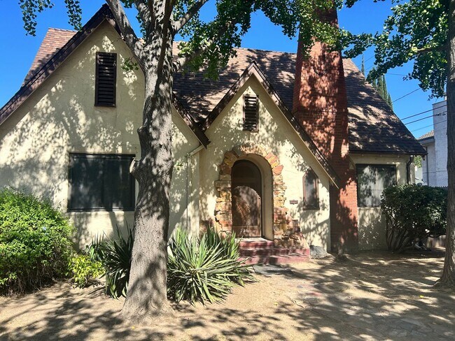 Building Photo - 4 Bedroom/2 Bath Modesto Ca