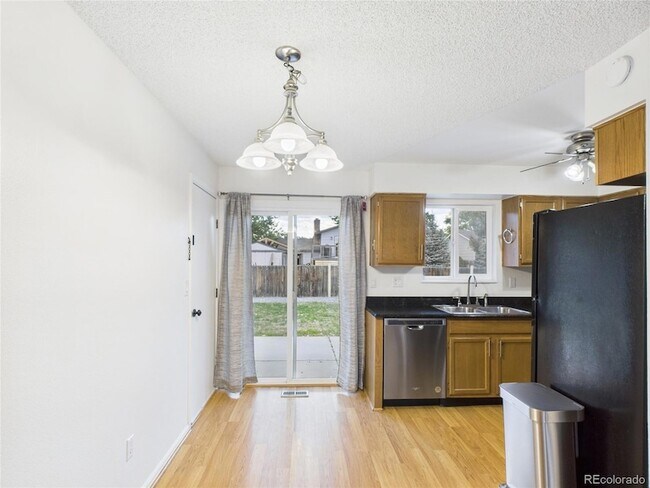 Foto del edificio - 4603 S Dudley St