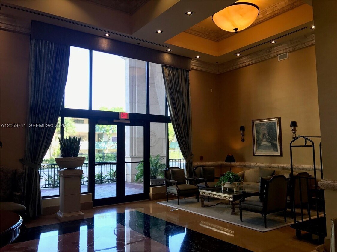 Foto del edificio - 8390 SW 72nd Ave