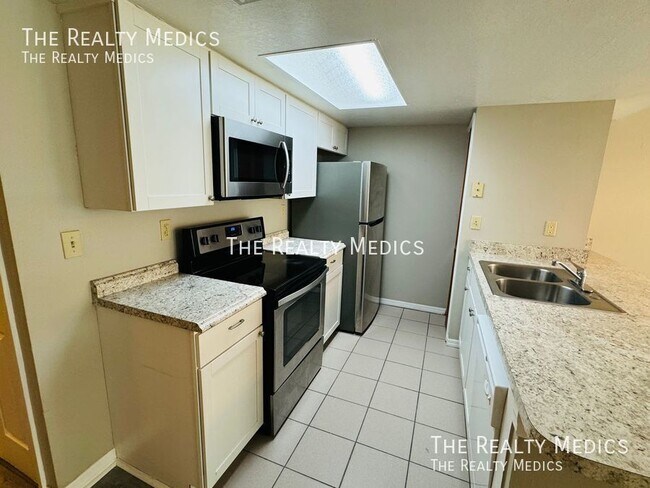 Foto del edificio - 5012 Laguna Bay Cir
