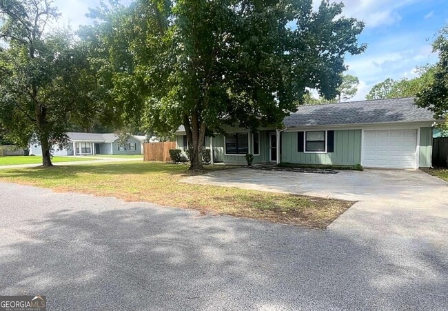 Building Photo - 317 Lake View Dr