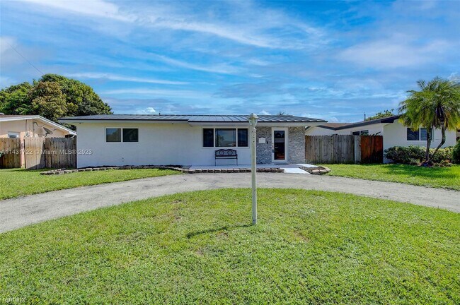 Building Photo - 3 br, 1 bath House - 8800 NW 12th St