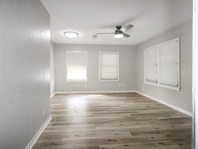 Building Photo - 6705 Speaker St