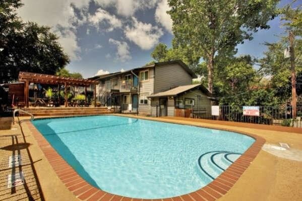 Foto principal - 1302 Parker Ln