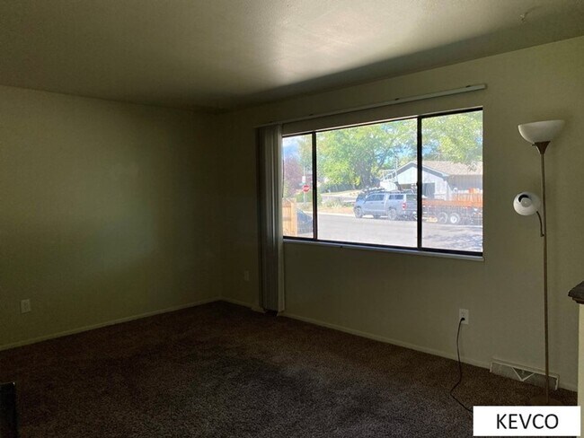 Building Photo - Spacious House with Huge Backyard!