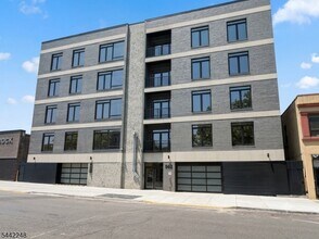 Building Photo - 862 Broadway
