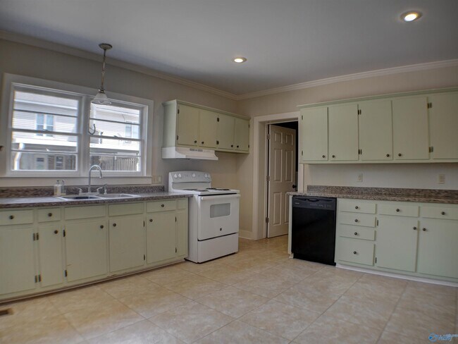 Building Photo - 708 Beirne Ave NE