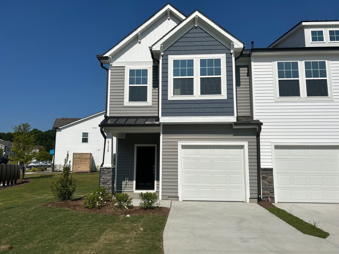 Foto principal - New Construction 3 Bed / 2.5 Bath Townhous...