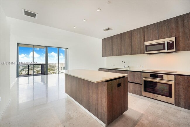 Building Photo - 88 SW 7th St