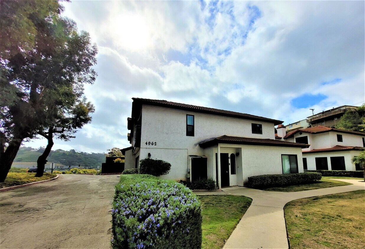 Foto principal - Upgraded townhome in central location !
