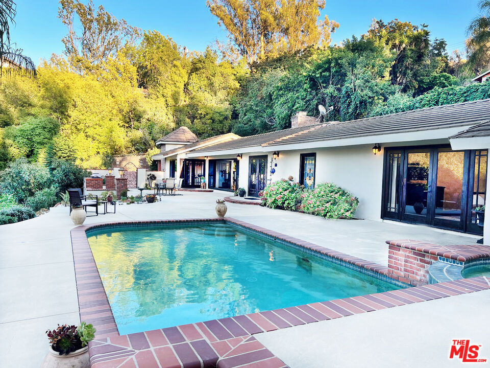 Foto principal - 12751 Mulholland Dr