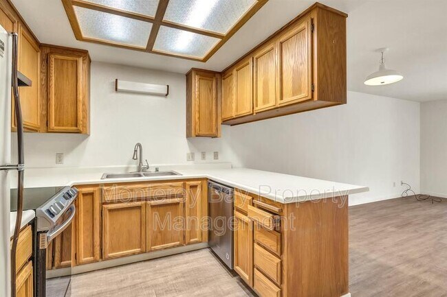 Building Photo - 14 Yerba Buena Ct
