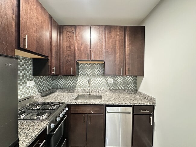 Building Photo - 4349 N Damen Ave