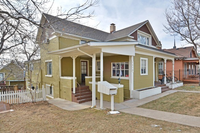 Building Photo - 1418 Mapleton Ave