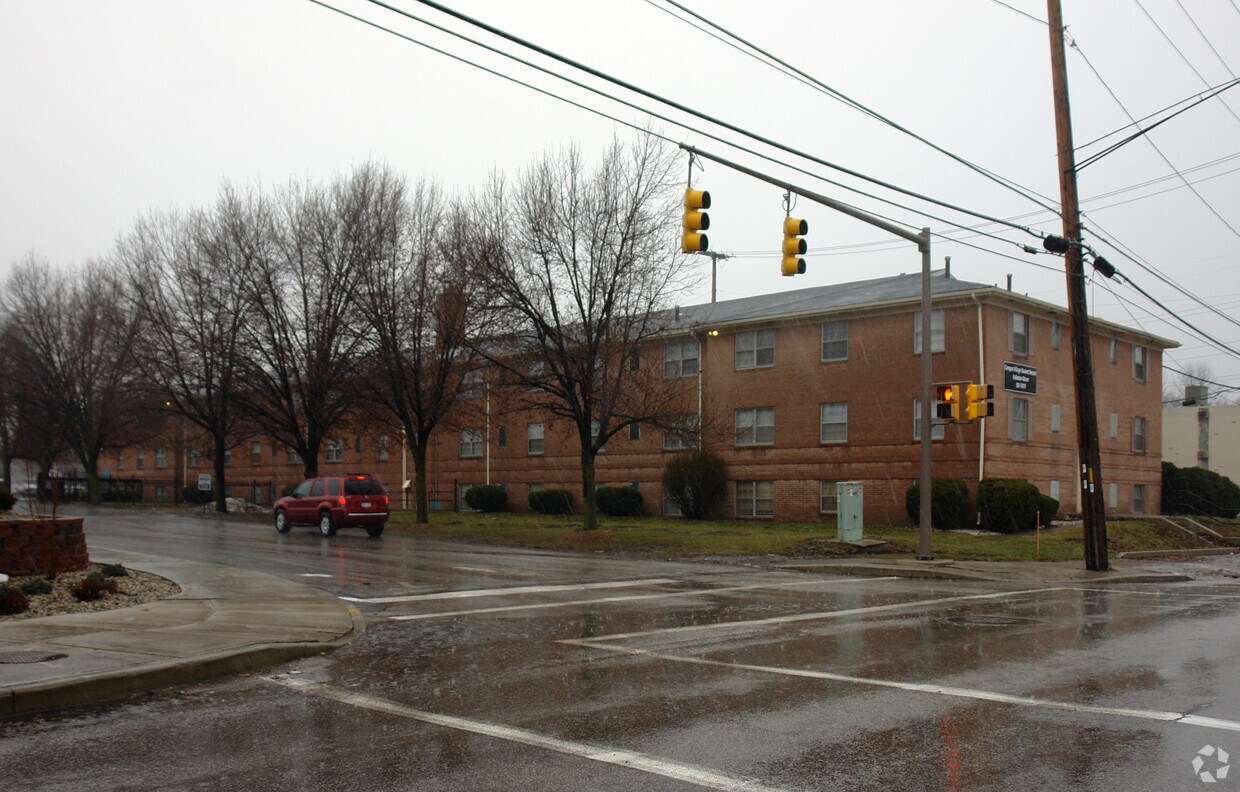 Primary Photo - Valleston Manor
