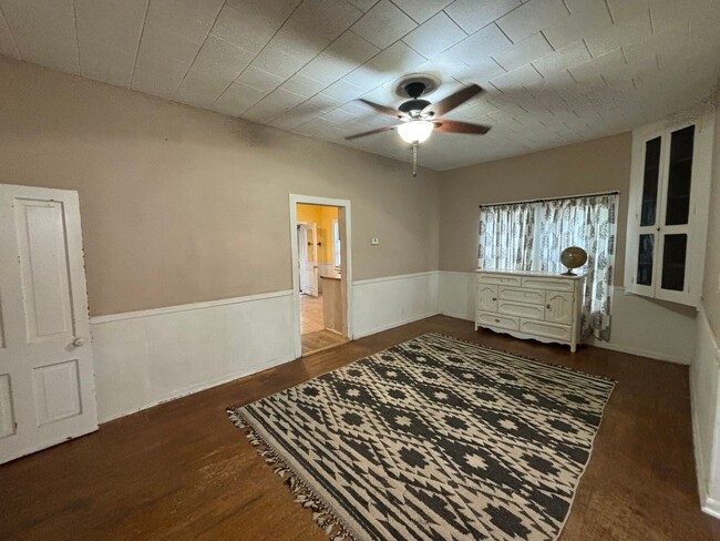 Building Photo - Italian Estates Property Management