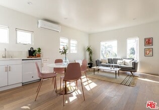 Building Photo - 3611 Bellevue Ave
