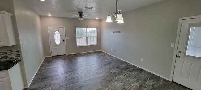 Foto del edificio - Beautiful property with granite countertops!