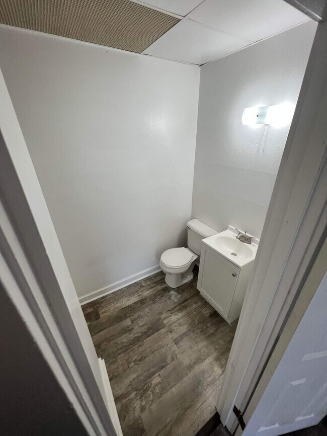 102 E Robinson St Unit 201, Knoxville, IA 50138 Apartments in Knoxville, IA