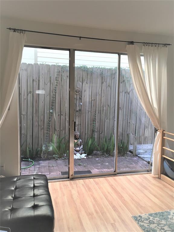 Foto del edificio - 4225 Purdue St