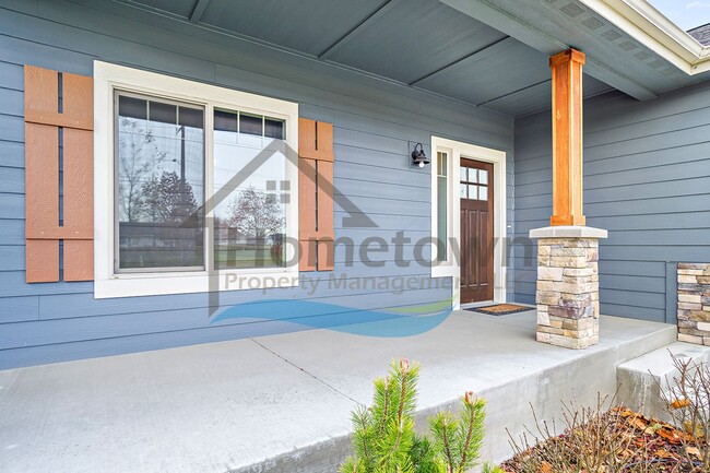 Building Photo - 2 Bedroom 2 Bathroom Home with Attached 2 ...