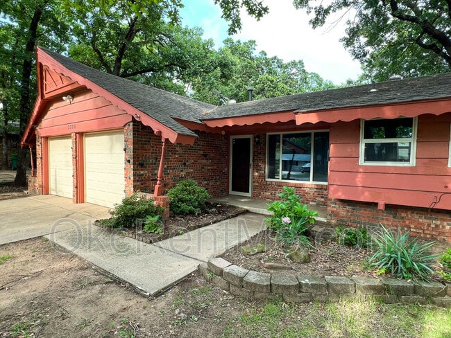 Building Photo - 2700 N Wheeler Ave