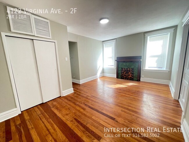 Building Photo - Gorgeous 2 Bedroom with Large Screened in ...