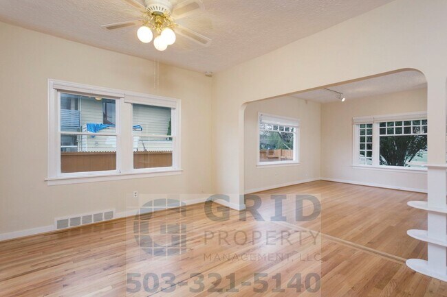 Building Photo - GPM569 - SE Caruthers St (T2)