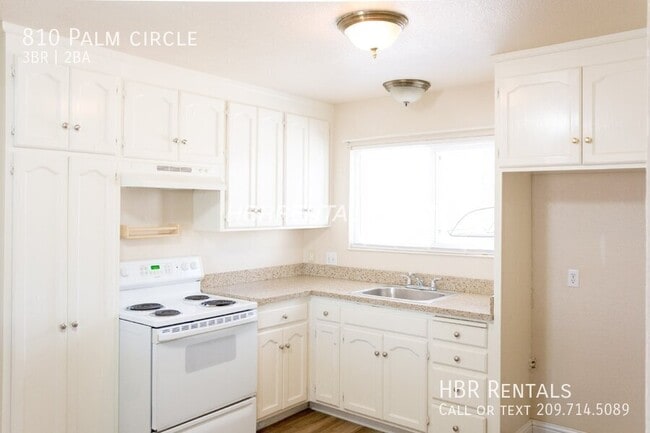 Foto del edificio - 810 Palm Cir