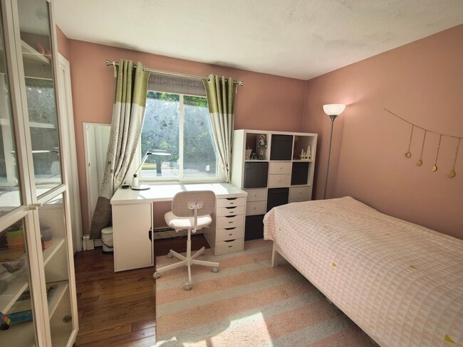 Bedroom_2 - 22 Howard Farm Rd