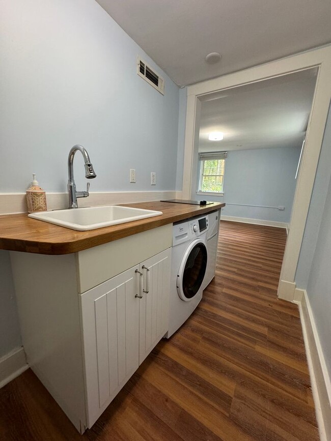 Building Photo - Unique Home in Auburn, Unlike Anything on ...