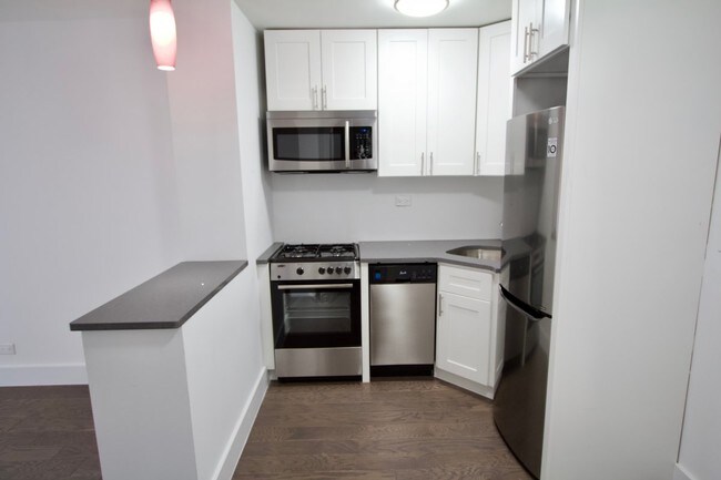 Foto del edificio - 301 W 130th St