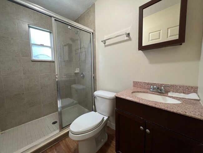 Foto del edificio - 317 Harwood St