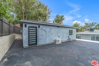 Building Photo - 4334 1/2 Sepulveda Blvd