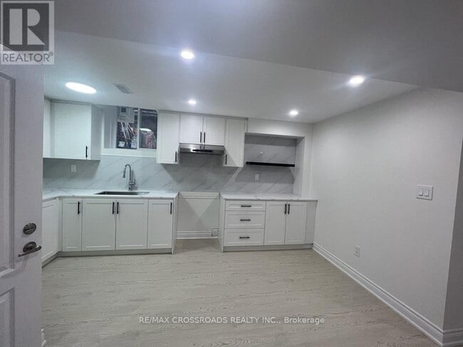 Building Photo - 4 Gillett Dr