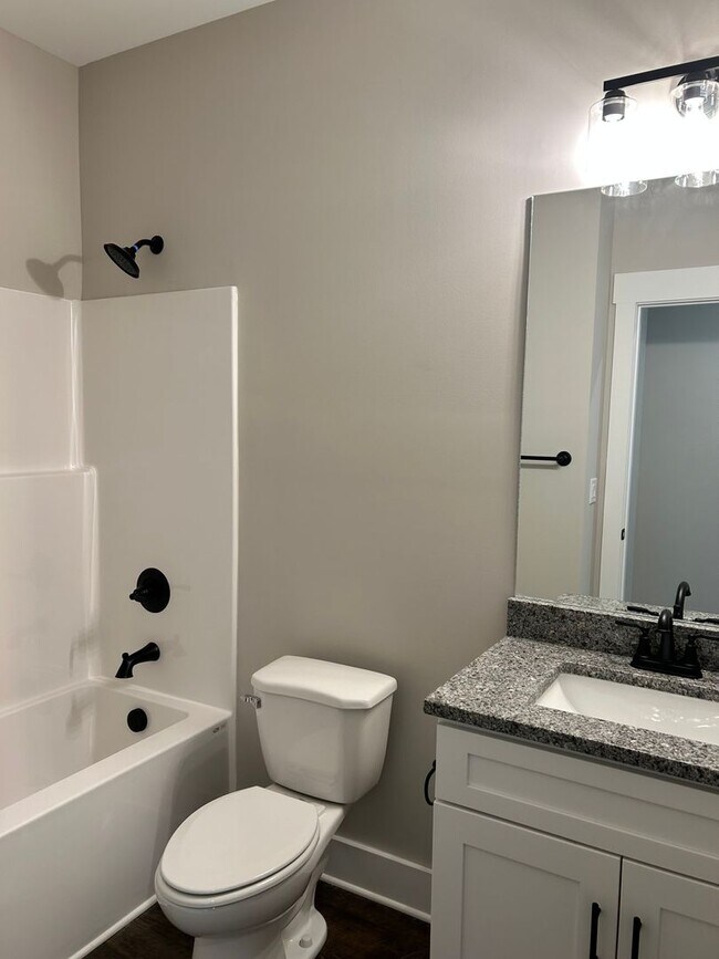 Foto del edificio - BRAND NEW Charming 2 Beds, 2 Baths, 1 Car ...