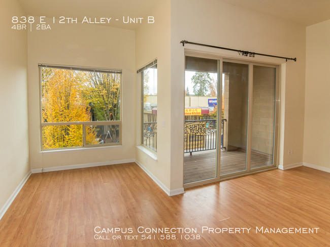 Building Photo - 838 E 12th Aly