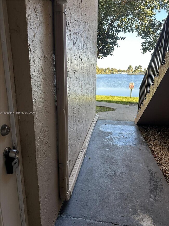 Foto del edificio - 2301 NW 96th Terrace